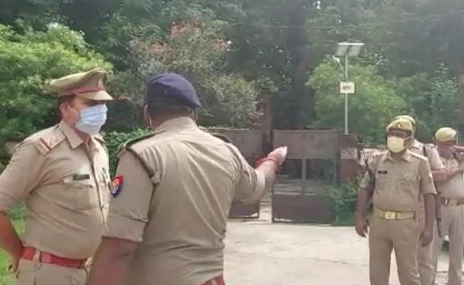 UP TET पेपर लीक मामले में शिक्षा विभाग के निदेशक समेत प्रिंटिंग प्रेस का मालिक गिरफ्तार