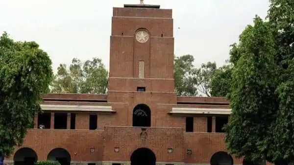 The university and the college are at loggerheads over the admission process, with both sides refusing to back down.