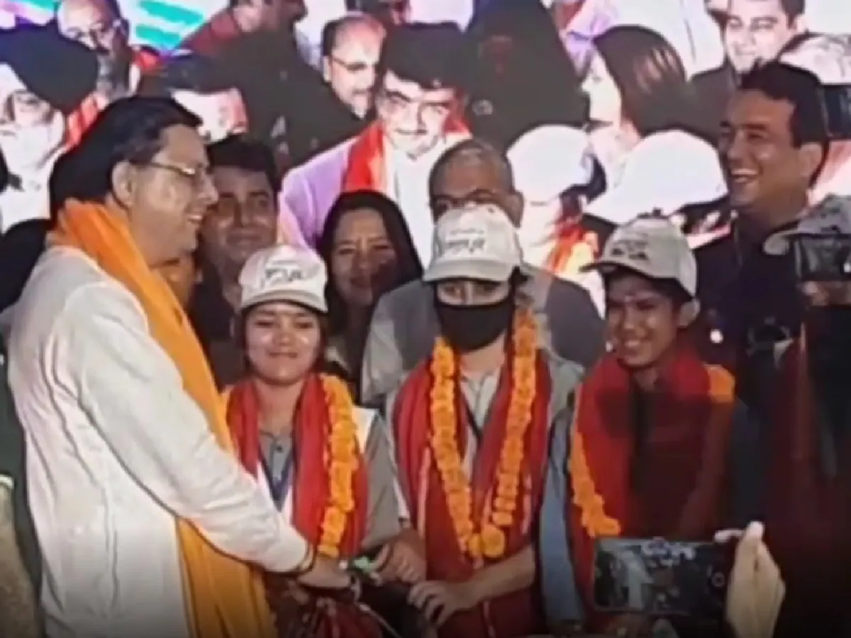 Uttarakhand : सरकारी स्कूलों में कैसे बदलाव चाहते हैं CM धामी? यूनिफॉर्म सिविल कोड पर भी दिया बड़ा बयान