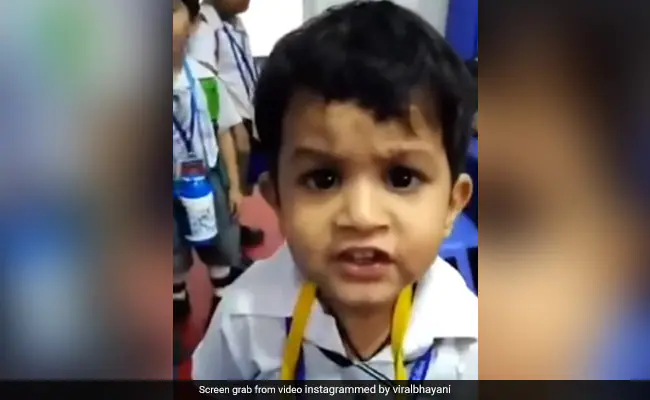 इस छोटे से बच्चे ने बेहद क्यूटनेस के साथ गाया