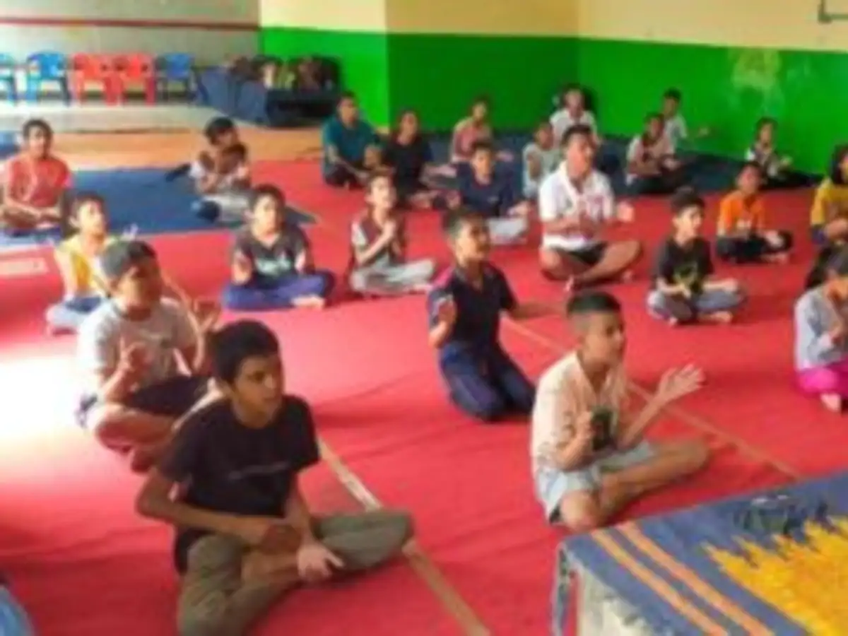 बच्चों को अनुशासन का पाठ पढ़ाती है ये कार्यशाला, दो शिफ्ट में हो रही है खास पढ़ाई