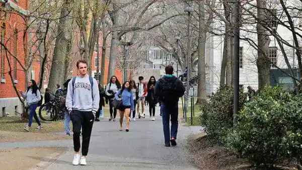 A file photo of students and pedestrians at Harvard University. (Photo: Reuters)