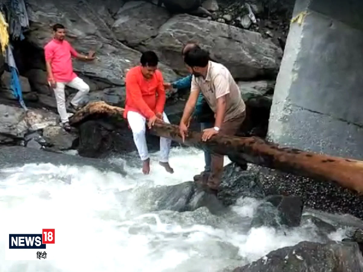 Viral Video : बरसाती नाले ने विधायक जी को छकाया, सिस्टम पर खड़ा हुआ बड़ा सवाल