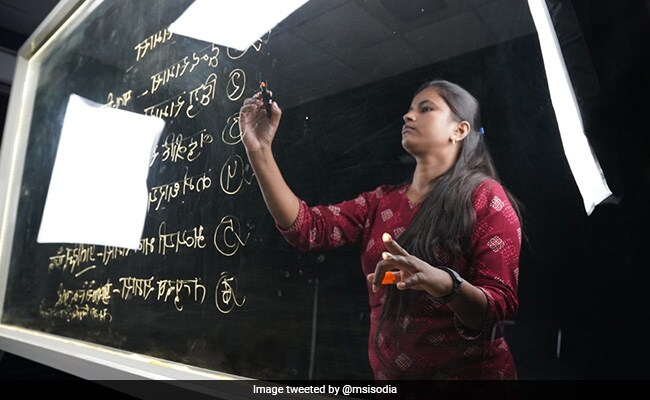 अरविंद केजरीवाल ने देश के पहले वर्चुअल स्कूल की शुरुआत की