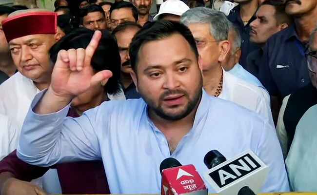 तेजस्वी यादव:  शिक्षा और क्रिकेट में नाकामी के बाद सियासत की