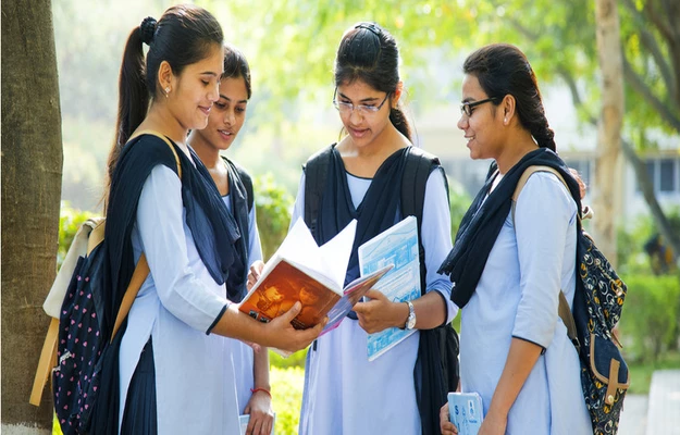 दिल्ली के दो-तिहाई सरकारी स्कूलों में 11वीं और 12वीं कक्षा में विज्ञान के विषयों की नहीं होती पढ़ाई