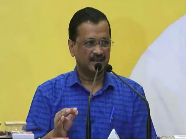 BJP नहीं छोड़ें, वहीं रहकर AAP के लिए काम करें कार्यकर्ता : गुजरात में बोले अरविंद केजरीवाल