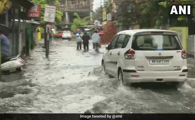 ओडिशा, बंगाल के कुछ हिस्सों में बारिश से जनजीवन अस्त-व्यस्त, जानें कल कैसा रहेगा मौसम