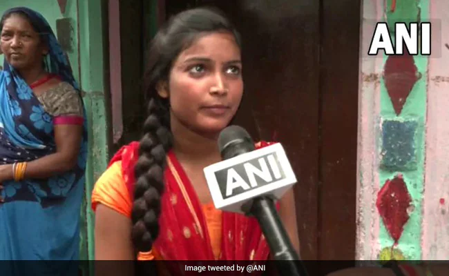 "कंडोम भी" प्रकरण से चर्चा में आई बिहार की रिया को सेनेटरी पैड कंपनी ने दिया बड़ा ऑफऱ