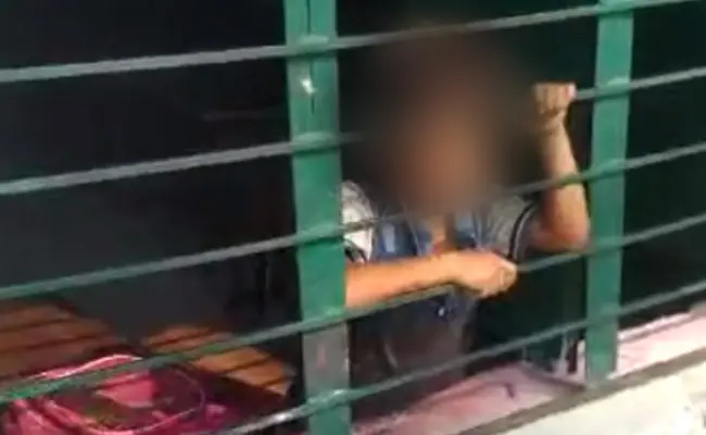 यूपी : क्लासरूम को ताला लगाकर चले गए शिक्षक, अंदर कैद रह गई बच्ची, घंटों बाद निकाला
