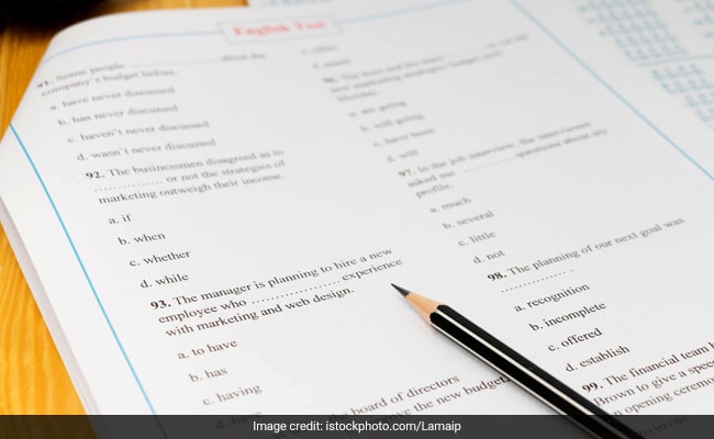 CBSE Class 12 Board Exams 2023: परीक्षा में जाने से पहले जान लें सैंपल पेपर और मार्किंग स्कीम की ये जानकारी
