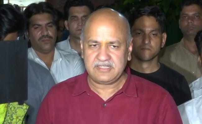 गुजरात के स्कूलों की आलोचना करने पर केंद्रीय मंत्री ने मनीष सिसोदिया पर साधा निशाना