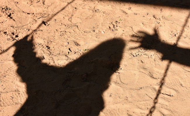 चार साल की बच्ची से रेप की घटना के बाद हैदराबाद के स्कूल की मान्यता रद्द करने का आदेश