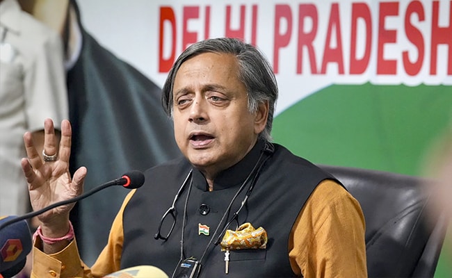 शशि थरूर ने अपने और खड़गे के प्रति पार्टी नेताओं के