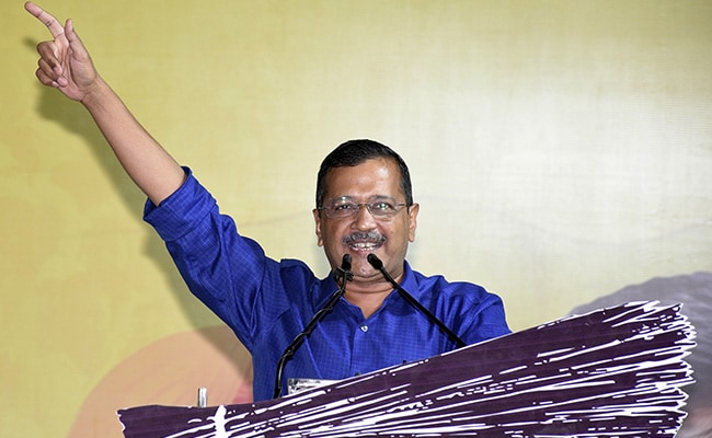 अरविंद केजरीवाल का रोड शो के दौरान उन पर पथराव किए जाने का दावा, पुलिस ने किया इनकार