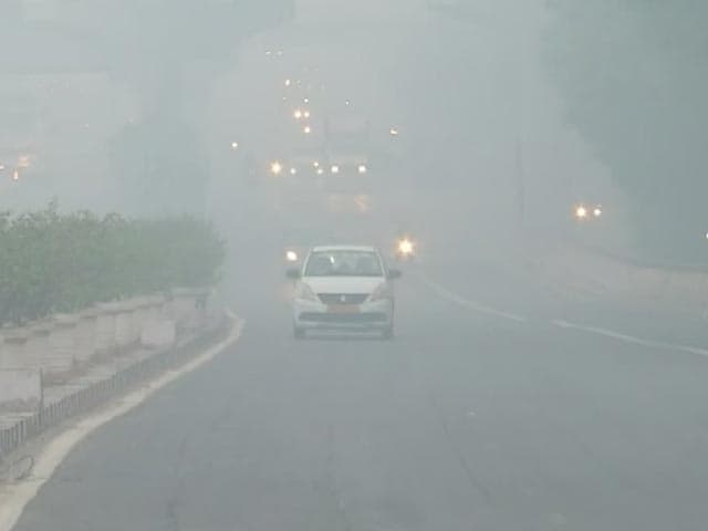 जहरीली हवा के कारण दिल्ली-एनसीआर के स्कूल कर रहे क्लासेज ऑनलाइन करने पर विचार
