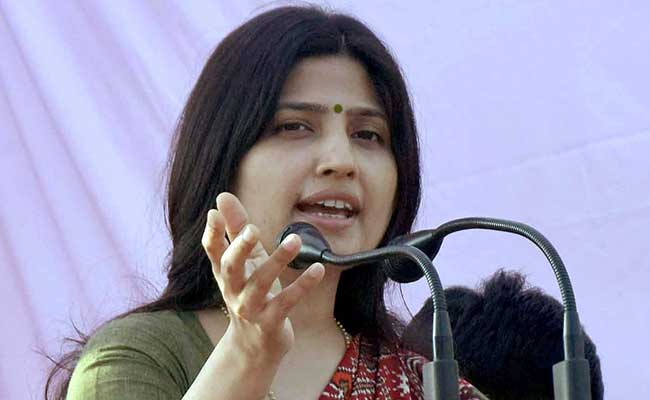 "टीवी और वाट्सएप फैक्ट्री से लोगों को भड़का रही BJP" - मैनपुरी चुनाव प्रचार में बोलीं डिंपल यादव
