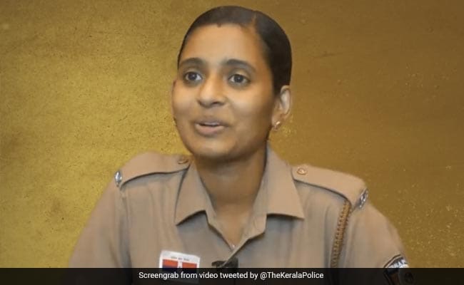 "बच्चे और मां का मिलना खुशी की चीज", ऑन ड्यूटी महिला पुलिसकर्मी ने नवजात को दूध पिलाकर बचाई जान