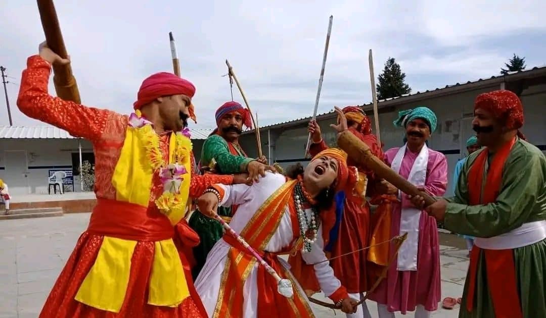 पहाड़ों में छिपी संस्कृति यहां निखारी जाती है, एक ऐसी लगन जो पर्वतों की गाथा गाती है