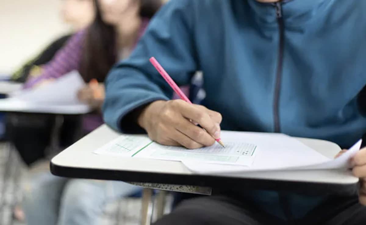 CBSE ने 10वीं और 12वीं कक्षा की बोर्ड परीक्षाओं के लिए तारीखों का किया ऐलान