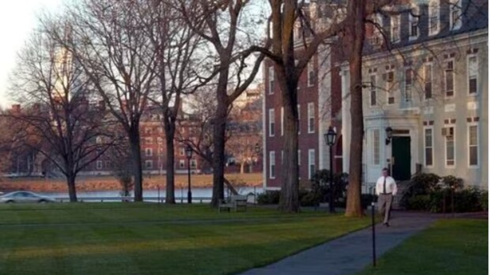 Harvard College early applications drop 17% from last year