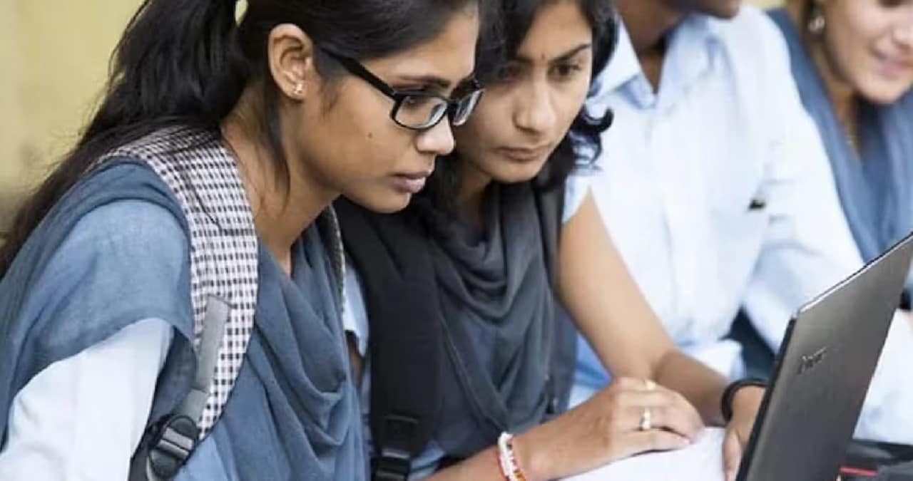 UP Board Exam 2024: यूपी बोर्ड हाई स्कूल और इंटरमीडिएट परीक्षा की डेटशीट जारी, फरवरी में परीक्षा शुरू, 55 लाख बच्चे लेंगे भाग 