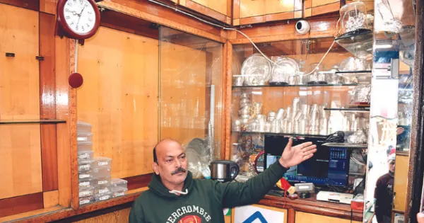 ज्वैलर्स शॉप से 35 लाख का सोना-चांदी चोरी