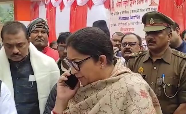 टीचरों की शिकायत पर स्‍मृति ईरानी ने लगाई अफसर की क्‍लास, वीडियो हुआ वायरल
