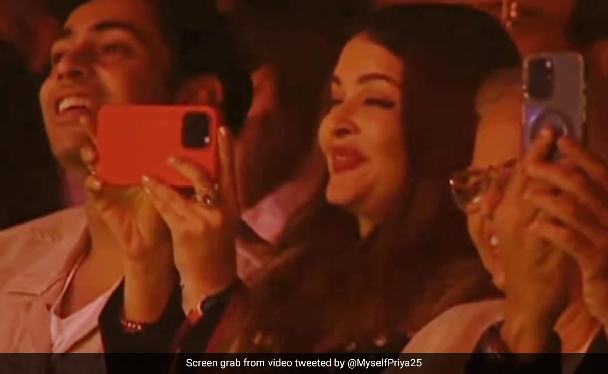 पहली बार बिना बैंग्स के दिखीं अराध्या बच्चन, तलाक की अफवाहों के बीच बेटी के परफॉर्मेंस पर ऐश्वर्या राय बच्चन का वीडियो वायरल