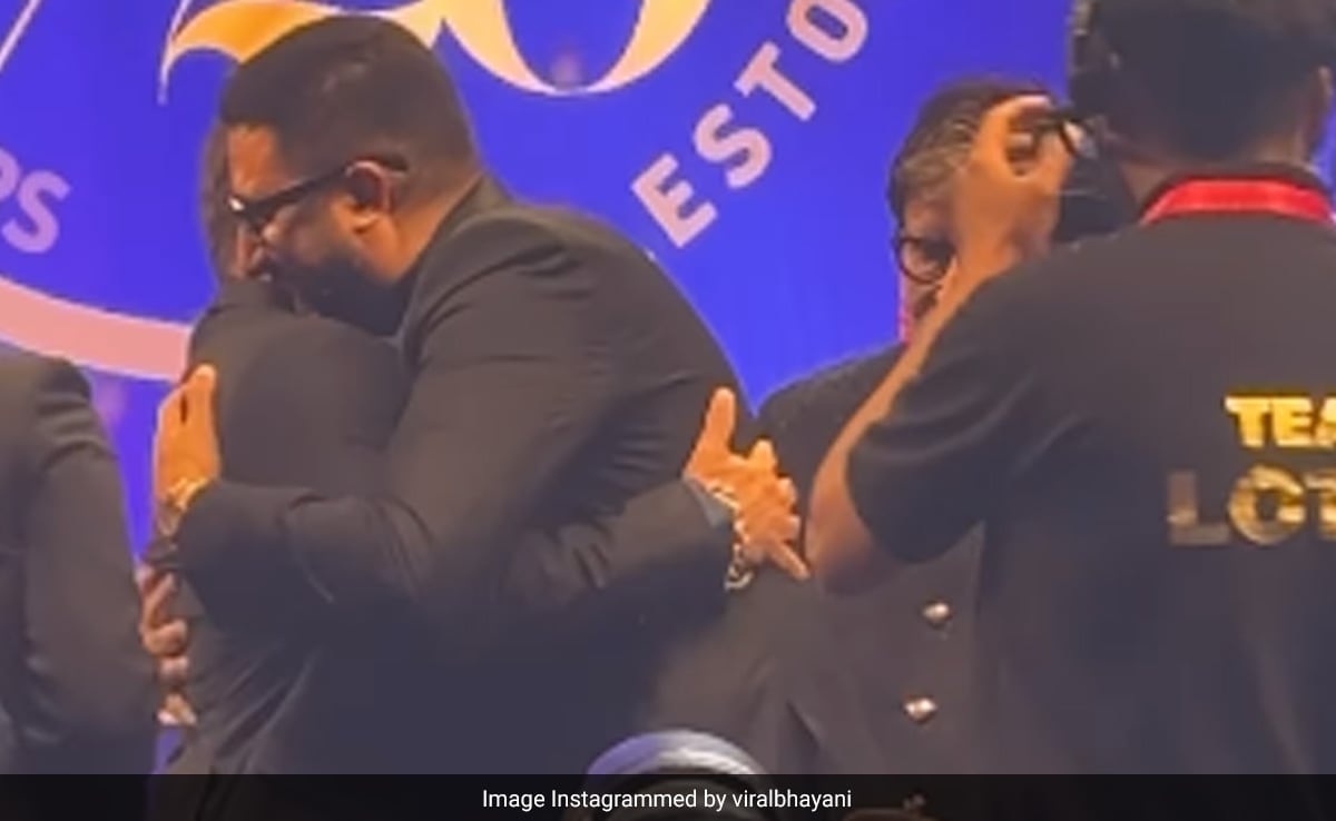 पार्टी में सलमान खान ने लगाया अमिताभ बच्चन और अभिषेक बच्चन को गले, सामने आया वीडियो तो लोगों ने दिया ये रिएक्शन