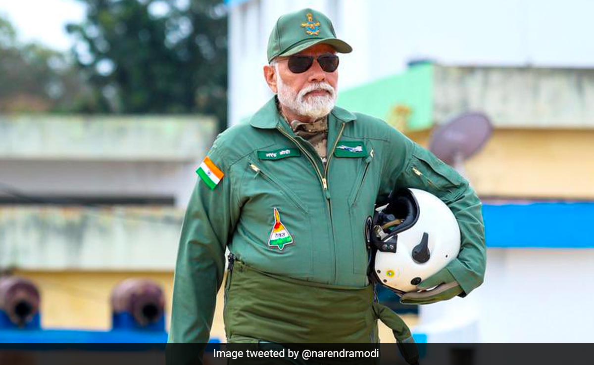फाइटर जेट उड़ाने से लेकर टीम इंडिया की हिम्मत बढ़ाने तक, 2023 में PM मोदी के टॉप 10 मोमेंट्स