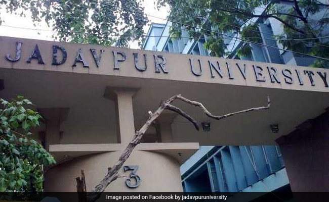 बंगाल में तनाव के माहौल में हुआ यादवपुर यूनिवर्सिटी का दीक्षांत समारोह, राज्यपाल नहीं आए