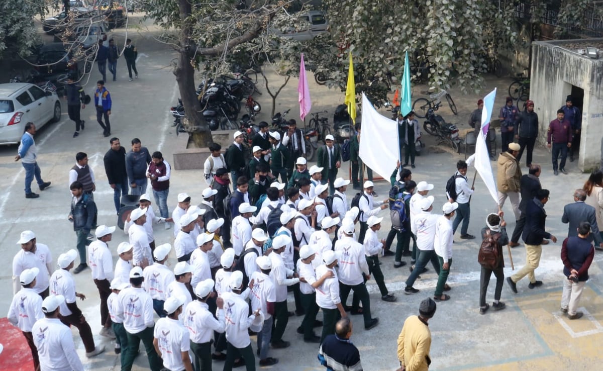 दिल्ली: National Voters Day पर 400 बच्चों ने निकाली रैली, मतदान के लिए लोगों को किया जागरूक