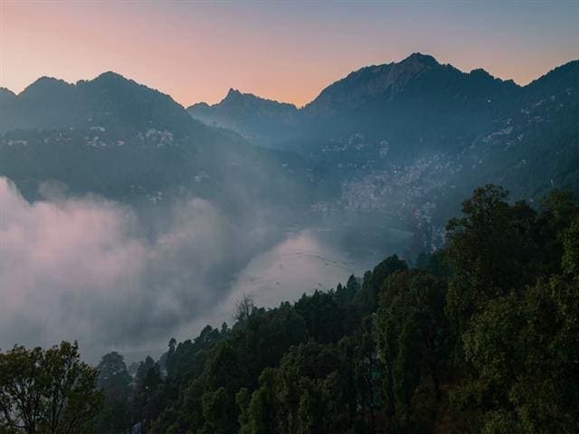 पहाड़ की आंखों देखी : खंडहर हो चुके मकान, बंजर खेत, नेपाली मजदूर