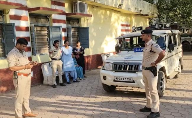 मध्य प्रदेश के इंदौर में अवैध बाल गृह सील, 25 लड़कियों को किया गया शिफ्ट