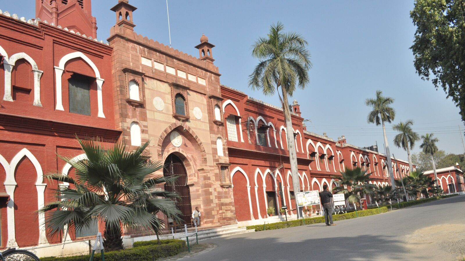 AMU's minority status case: SC reserves verdict