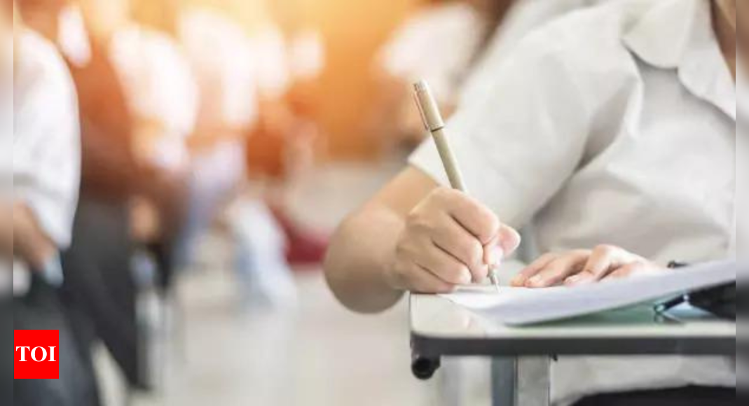 Lack of teachers and classrooms are the major reasons for Bihar public universities to delink intermediate college - Times of India