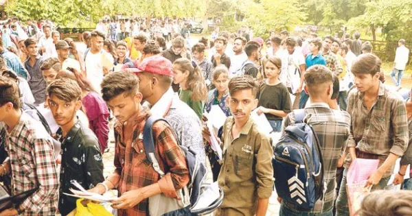 घटिया सिस्टम से जी का जंजाल बना सेमेस्टर
