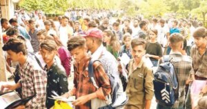 परीक्षा से पहले खाली हो गए कॉलेज, अब कौन पढ़ाएगा