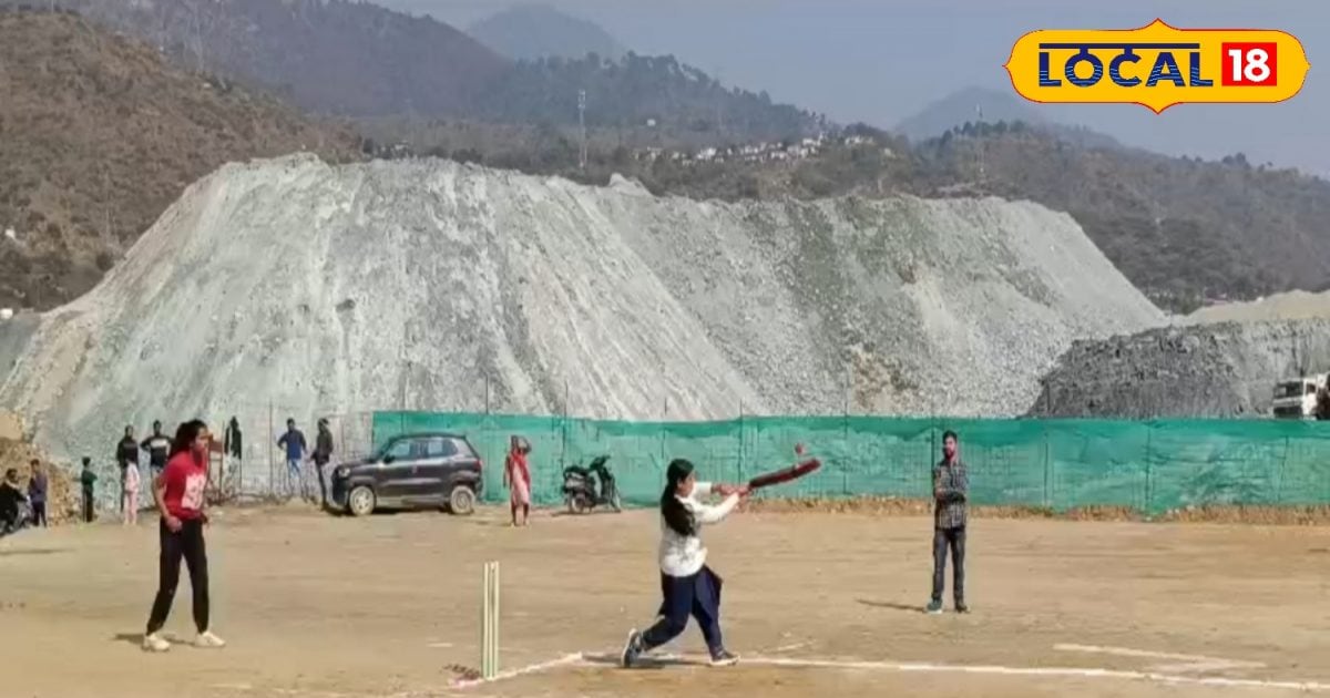 पहाड़ की महिलाओं में क्रिकेट का क्रेज, 40 की उम्र में थामा बल्ला! रंग लाया इस पत्रकार का प्रयास