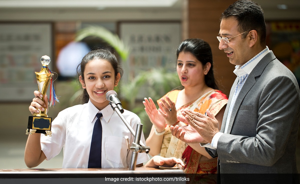 बच्चा हर एग्जाम में जीतेगा ट्रॉफी अगर माता पिता शुरू से ये आदतें सिखाएं, हर तरफ सफलता पर बजेंगी तालियां