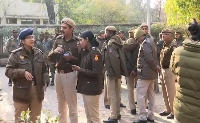 दिल्ली यूनिवर्सिटी के एक कॉलेज को बम से उड़ाने की धमकी अफवाह निकली : पुलिस