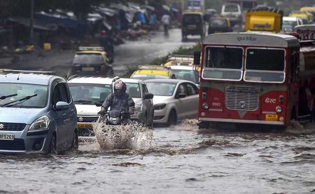 Mumbai Rains Updates: हाई टाइड के घंटे भर पहले बारिश थमने से मुंबई को मिली थोड़ी राहत