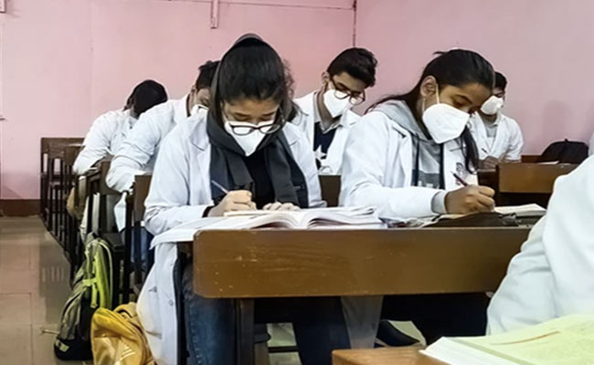 NEET पीजी 2024 परीक्षा के लिए ये डॉक्यूमेंट बेहद जरूरी, बिना इनके एग्जाम सेंटर पर नहीं मिलेगी एंट्री 