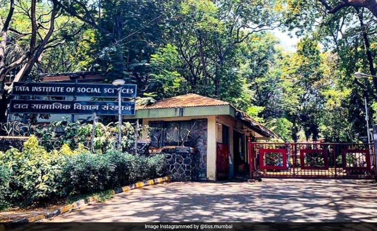 TISS ने वापस लिया विवादास्‍पद नोटिस, 100 से ज्‍यादा कर्मचारियों को काम पर बुलाया