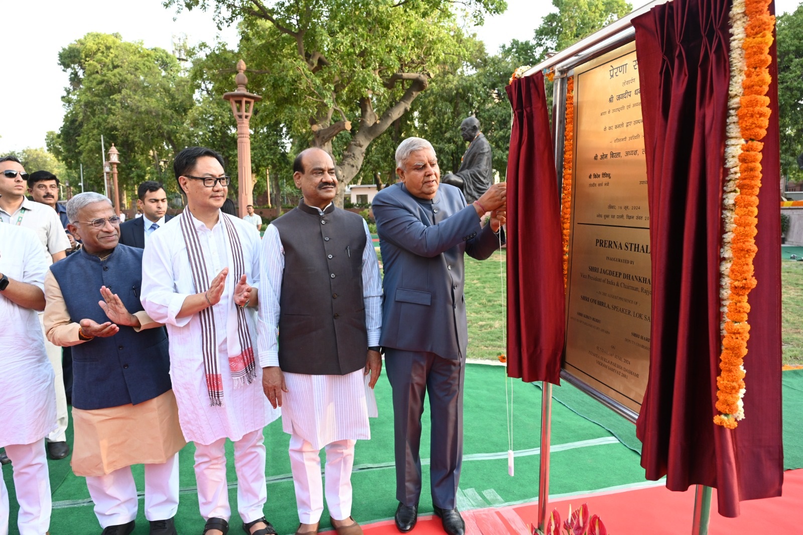 उपराष्ट्रपति ने संसद भवन परिसर में किया प्रेरणा स्थल का उद्घाटन, अब एक जगह ही जगह होंगी महापुरुषों की मूर्तियां