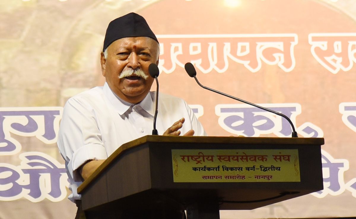 गोरखपुर में मोहन भागवत ने पथ संचलन का अवलोकन किया, शनिवार को योगी से मुलाकात की संभावना
