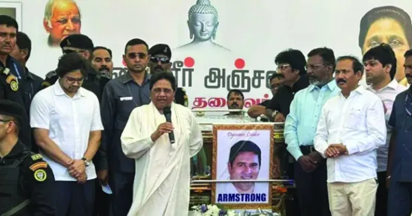 Mayawati ने आर्मस्ट्रांग के पार्थिव शरीर पर श्रद्धांजलि अर्पित कर, CBI जांच की मांग की