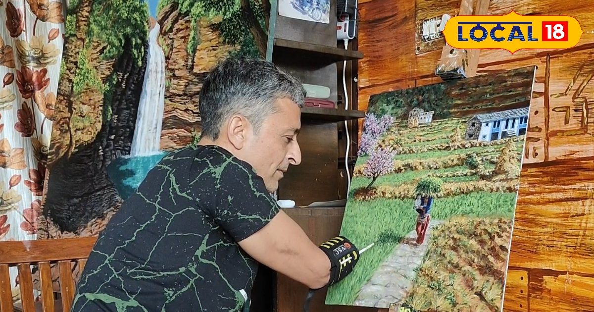 कट गई अंगुलियां...तो कोहनी पर ब्रश बांधकर बनाते हैं सुंदर पेंटिंग