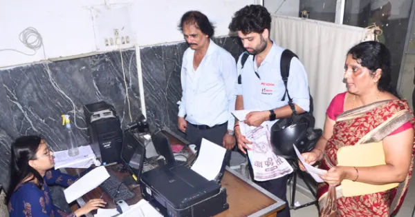 कतार व इतंजार, फिर भी हाथ नहीं आ रहा आधार